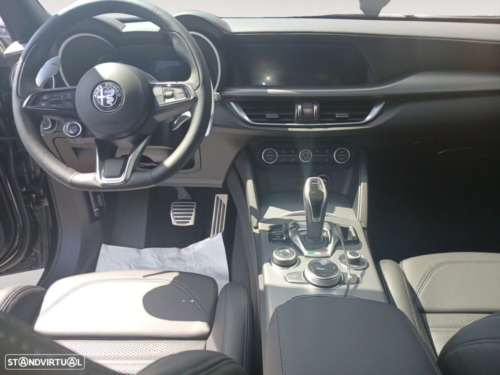 Alfa Romeo Stelvio 2.0 T Veloce Q4 AT8 - 10