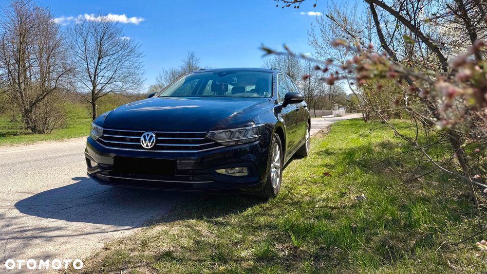 Volkswagen Passat - 1