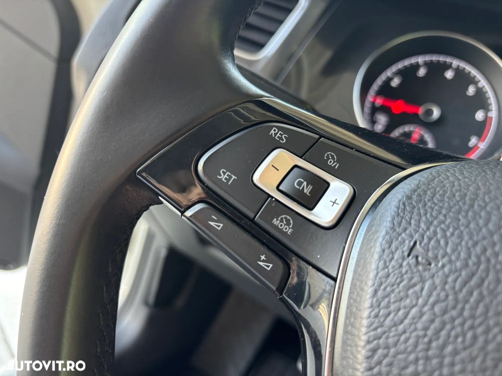 Volkswagen Golf 1.0 TSI DSG Comfortline - 23