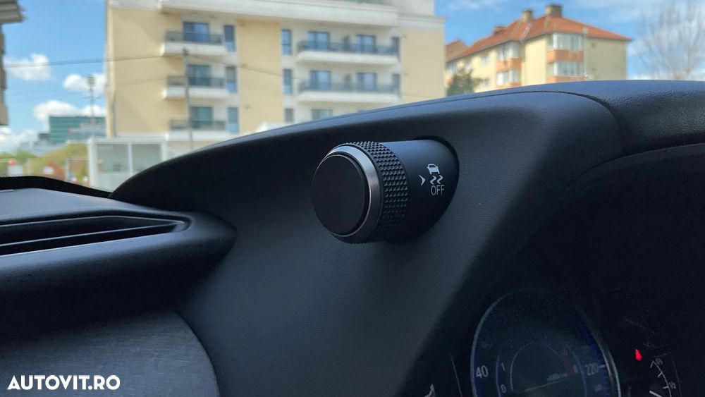 Lexus UX 250h (E-FOUR) Luxury Line - 25