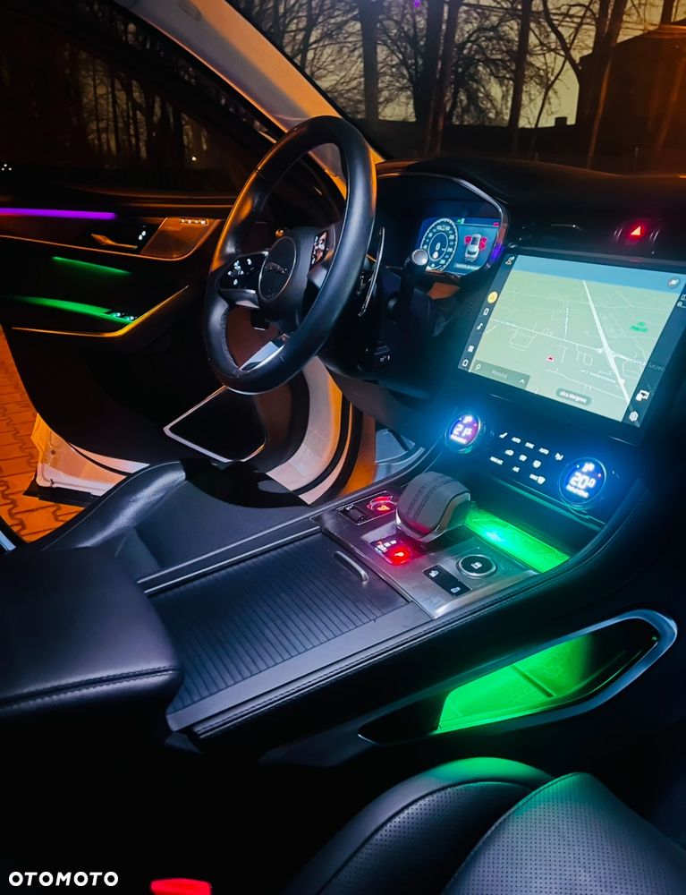 Jaguar F-Pace P250 AWD R-Dynamic S - 11