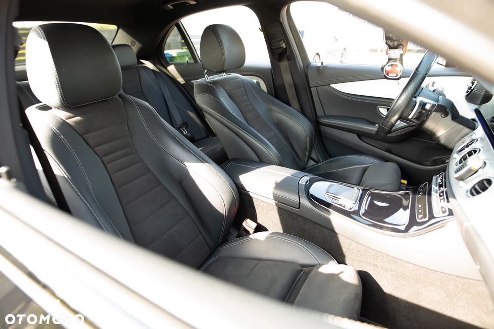 Mercedes-Benz Klasa E 300 4Matic 9G-TRONIC AMG Line - 20