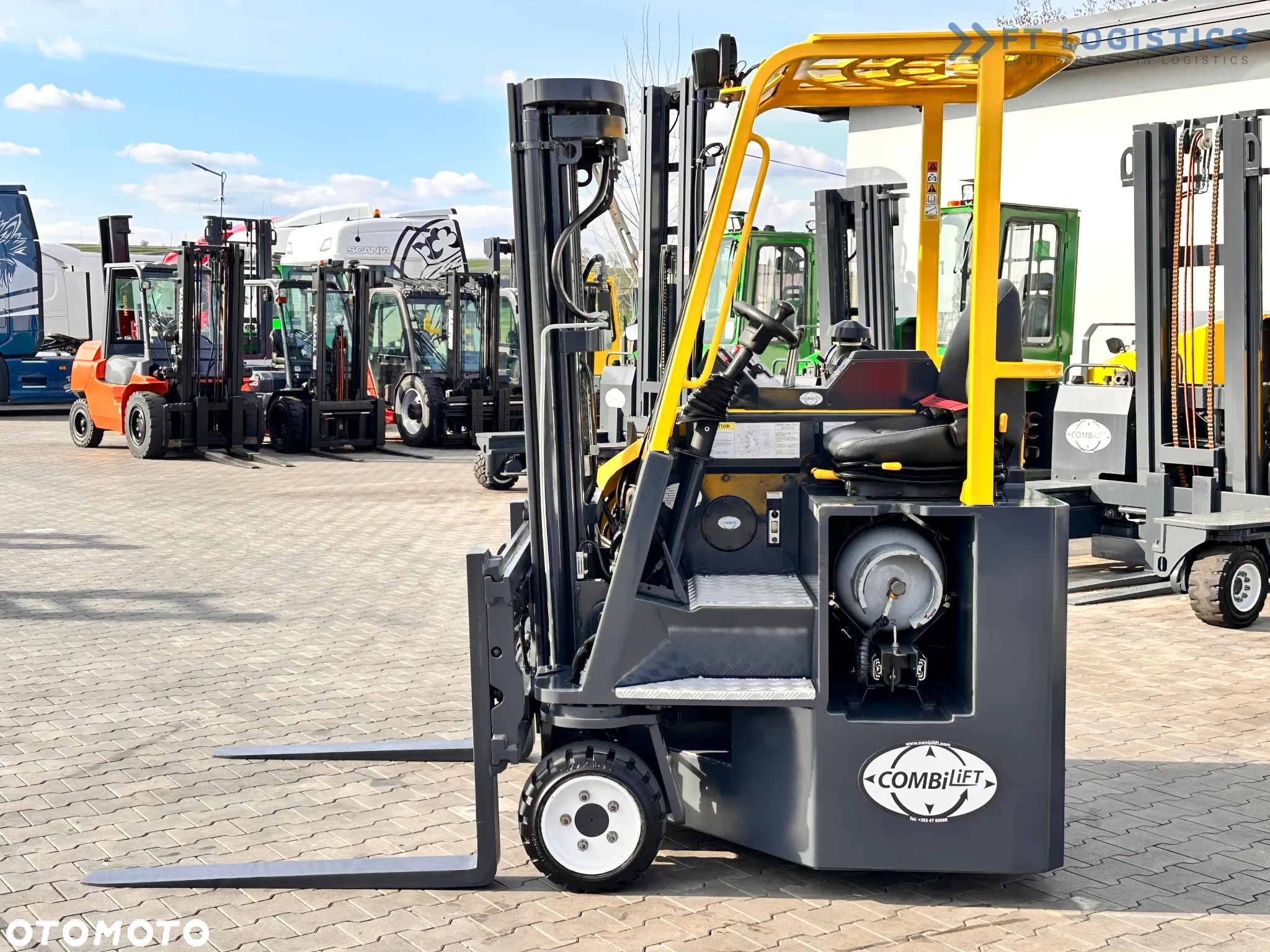 Combilift C3000CB / GAZ / TRIPLEX / 4900MM / WOLNY SKOK / POZYCJONER / PRZESUW WIDEŁ / JAK NOWY - 5