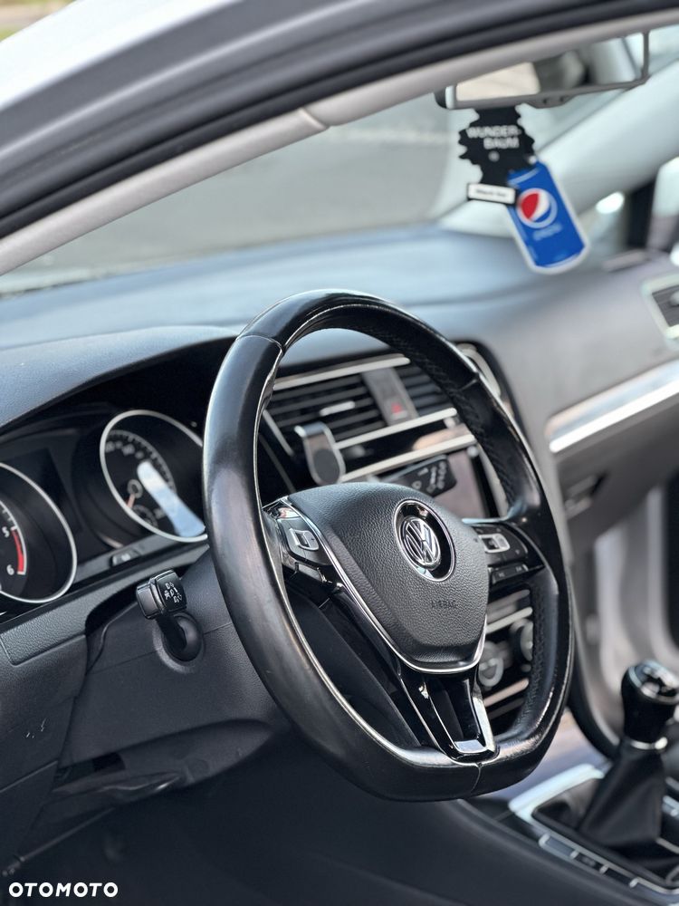Volkswagen Golf - 6