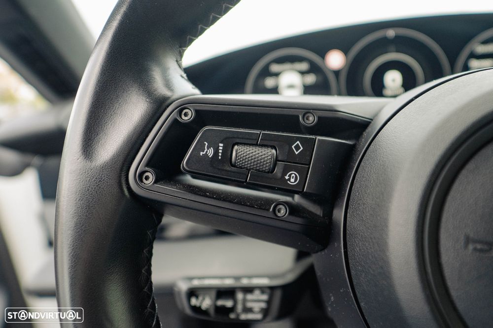 Porsche Taycan Cross Turismo 4 - 39