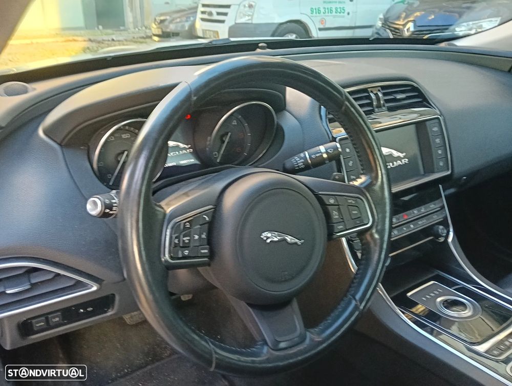 Jaguar XE 2.0 D R-Sport Aut. - 18