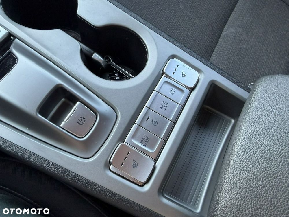 Hyundai Kona 49kWh Executive Plus - 33