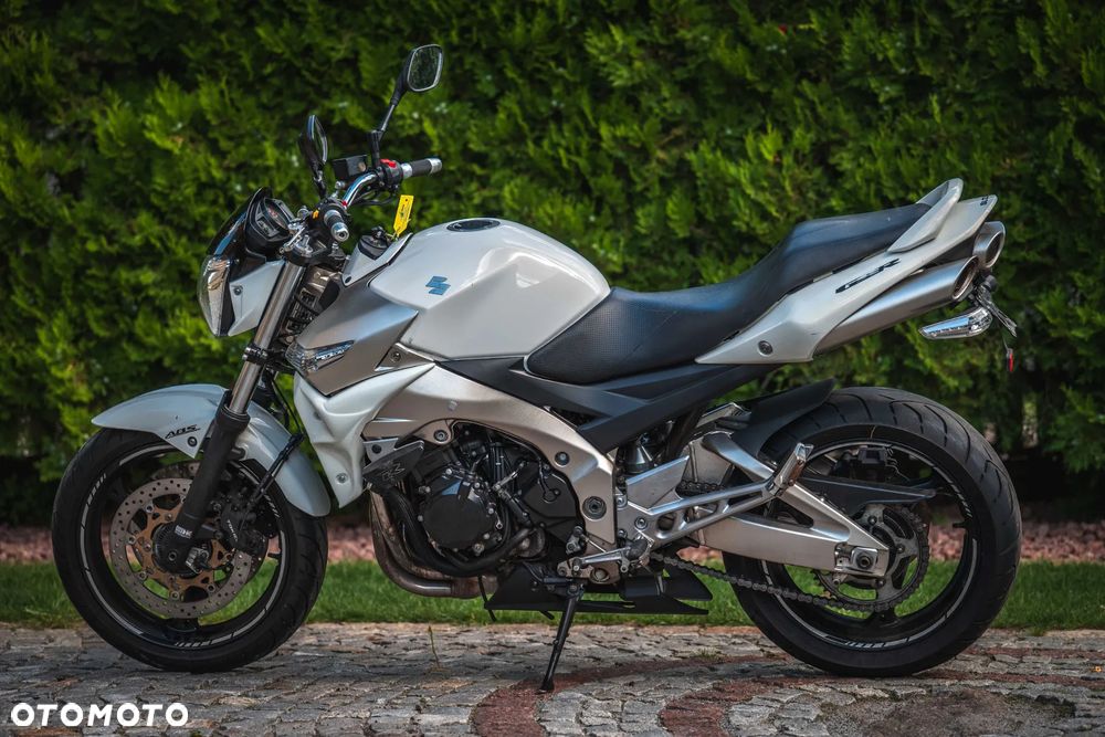 Suzuki GSR - 1