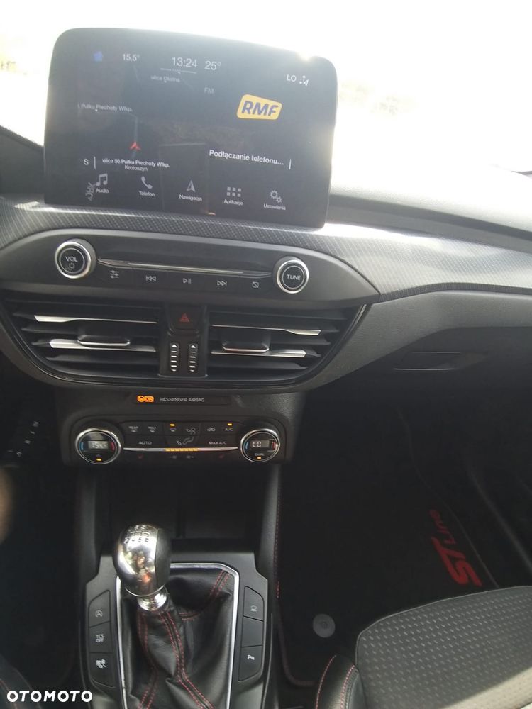 Ford Focus 1.0 EcoBoost Start-Stopp-System ST-LINE DESIGN - 11