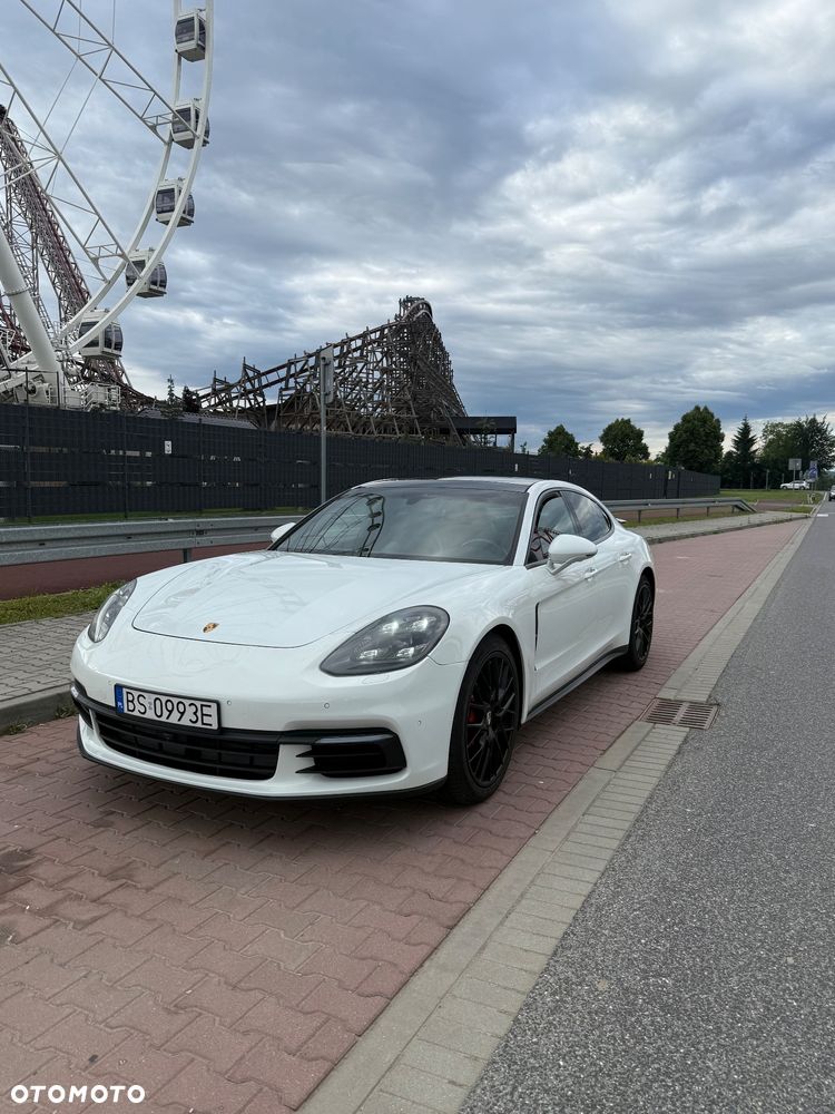 Porsche Panamera Standard - 1