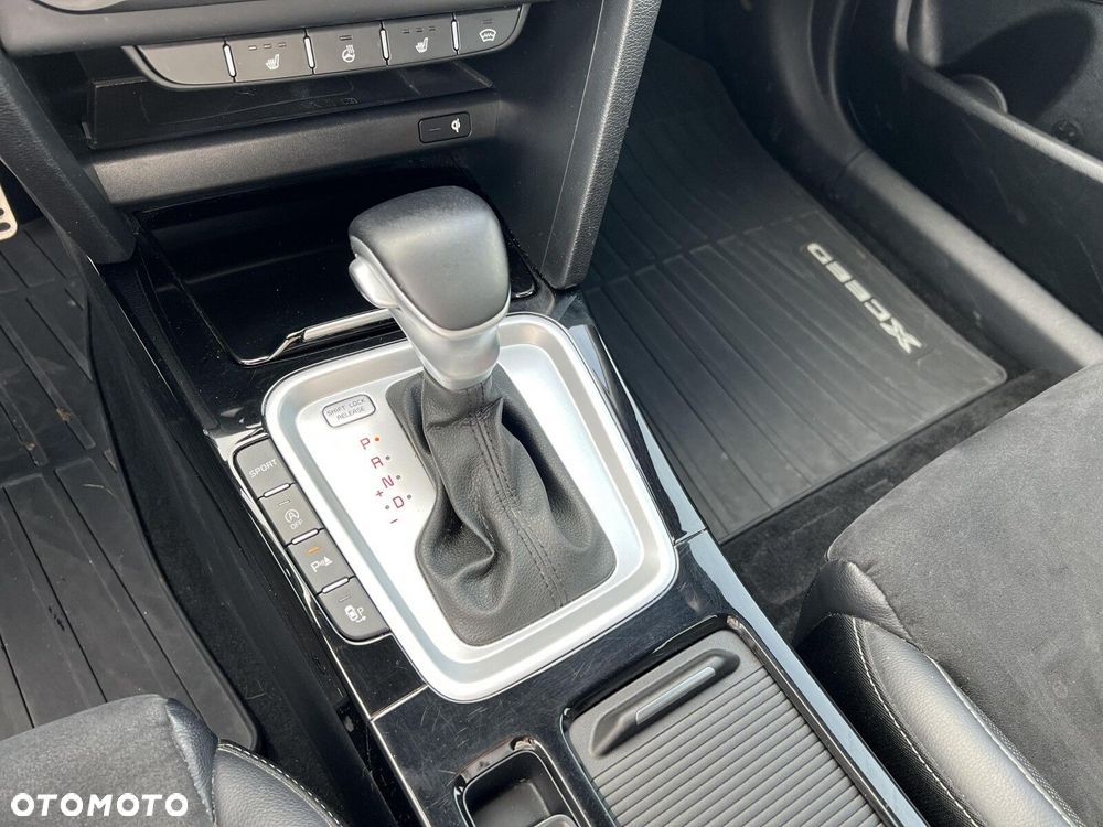 Kia XCeed - 24