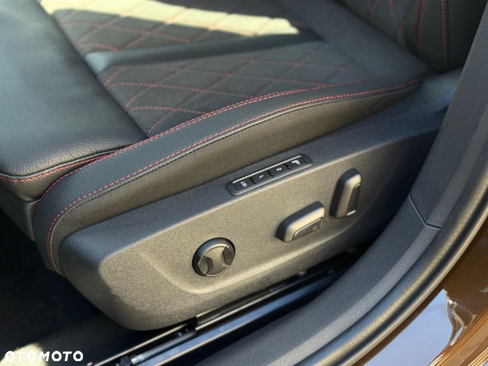 Skoda Octavia 2.0 TSI RS DSG - 17