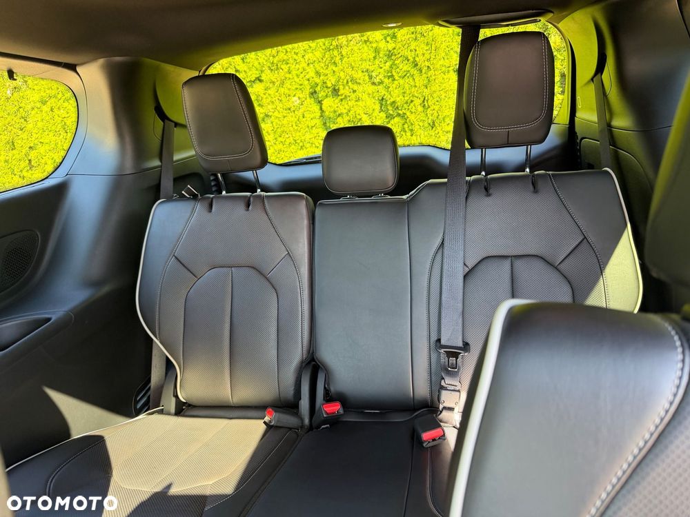 Chrysler Pacifica - 16