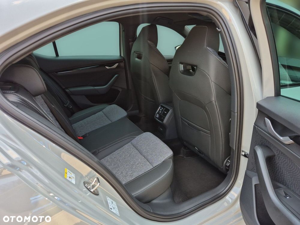 Skoda Octavia 2.0 TDI Sportline DSG - 16
