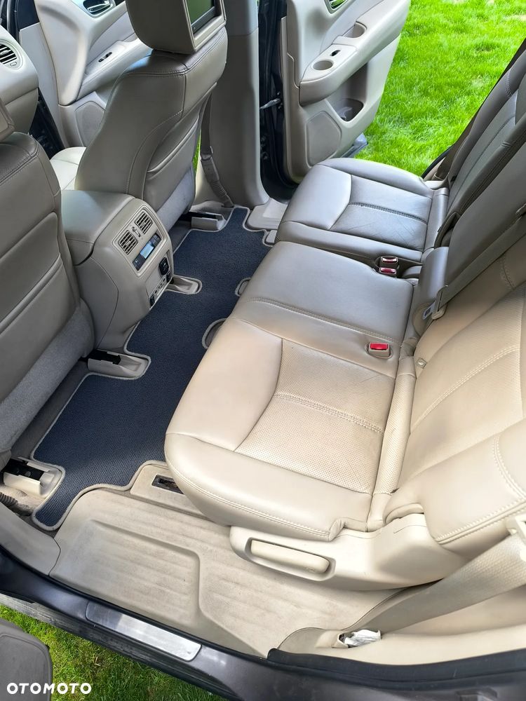 Nissan Pathfinder - 27