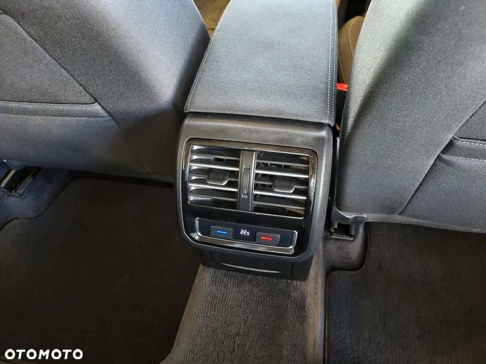 Volkswagen Passat 2.0 TDI SCR DSG Comfortline - 39
