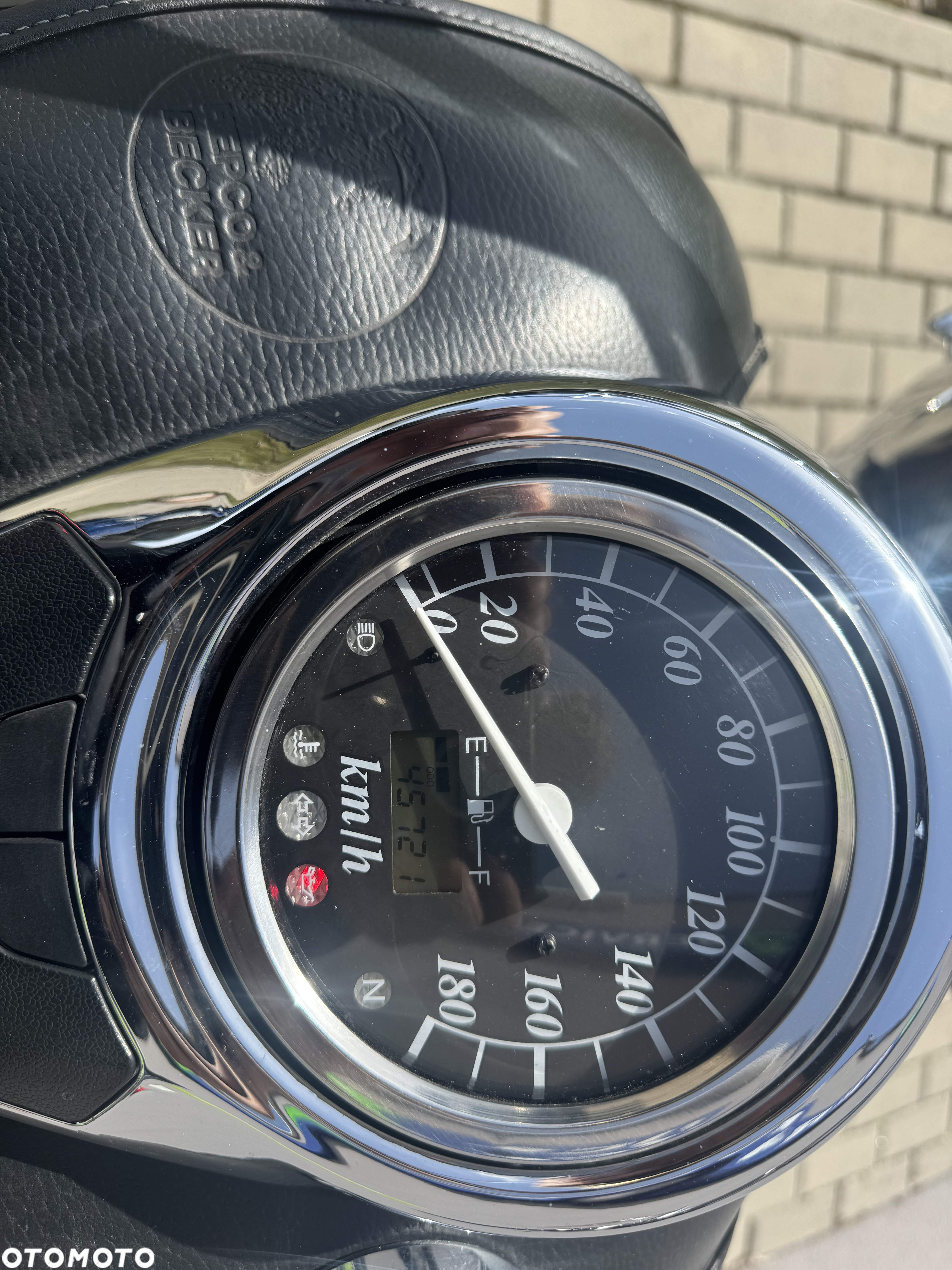 Suzuki VL 800 Volusia - 11
