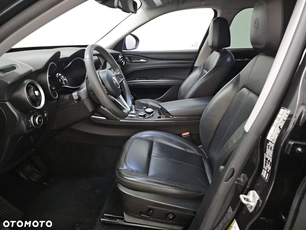 Alfa Romeo Stelvio 2.0 Turbo 16V AT8-Q4 Ti - 7