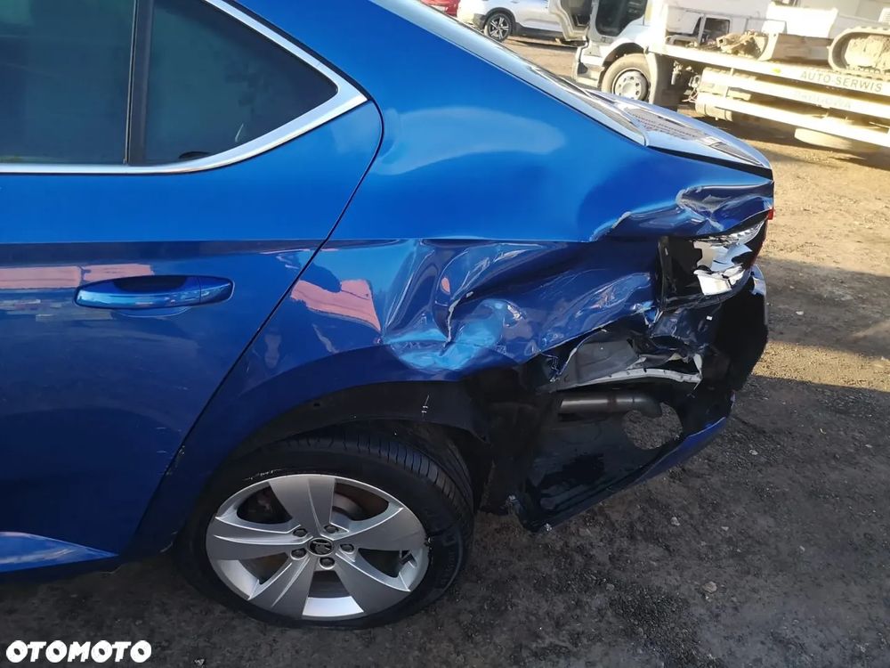 Skoda Superb 2.0 TDI DSG Ambition - 17