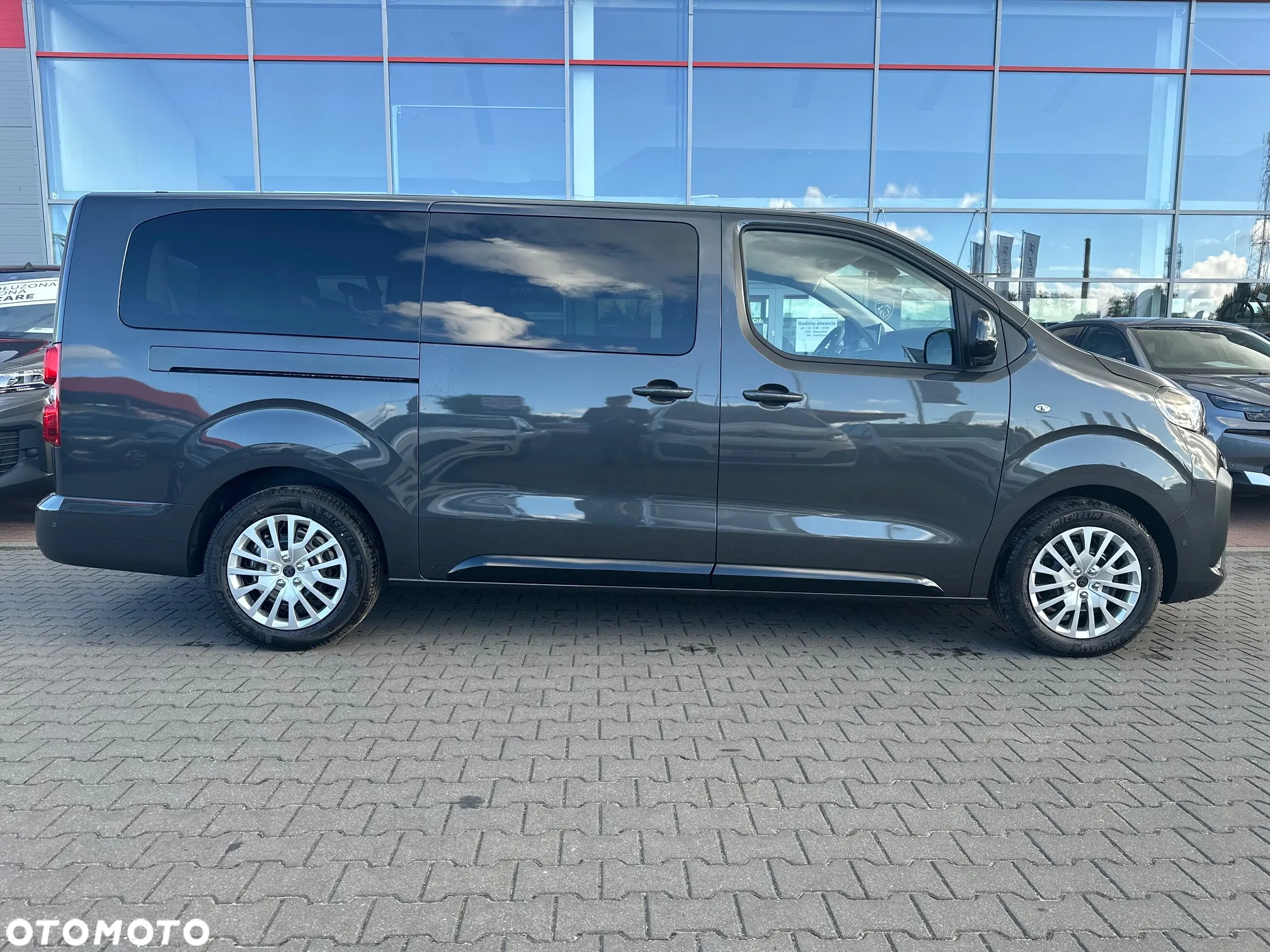 Peugeot Traveller - 5