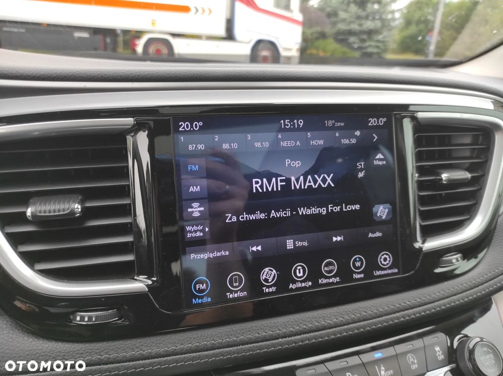 Chrysler Pacifica - 30