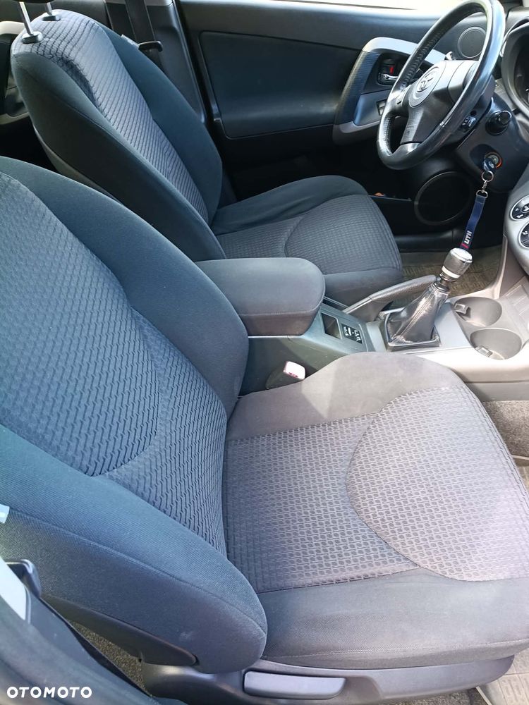 Toyota RAV4 - 7