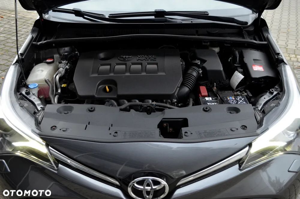 Toyota Avensis Combi 1.8 Executive - 24