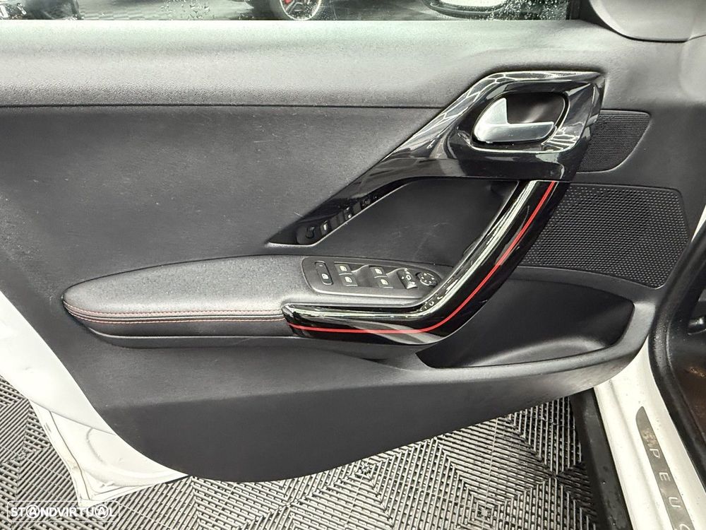 Peugeot 2008 1.2 PureTech GT Line - 12