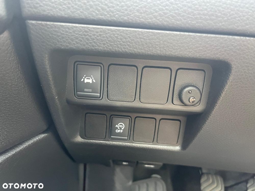 Nissan Qashqai 1.6 DCi N-Connecta - 10