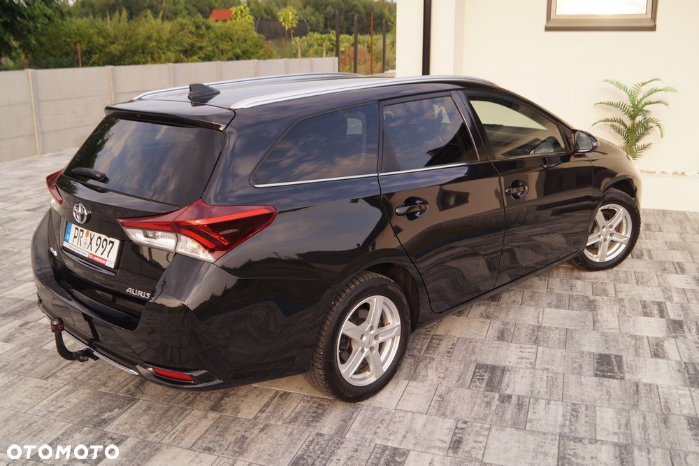Toyota Auris 1.6 D-4D Executive - 6