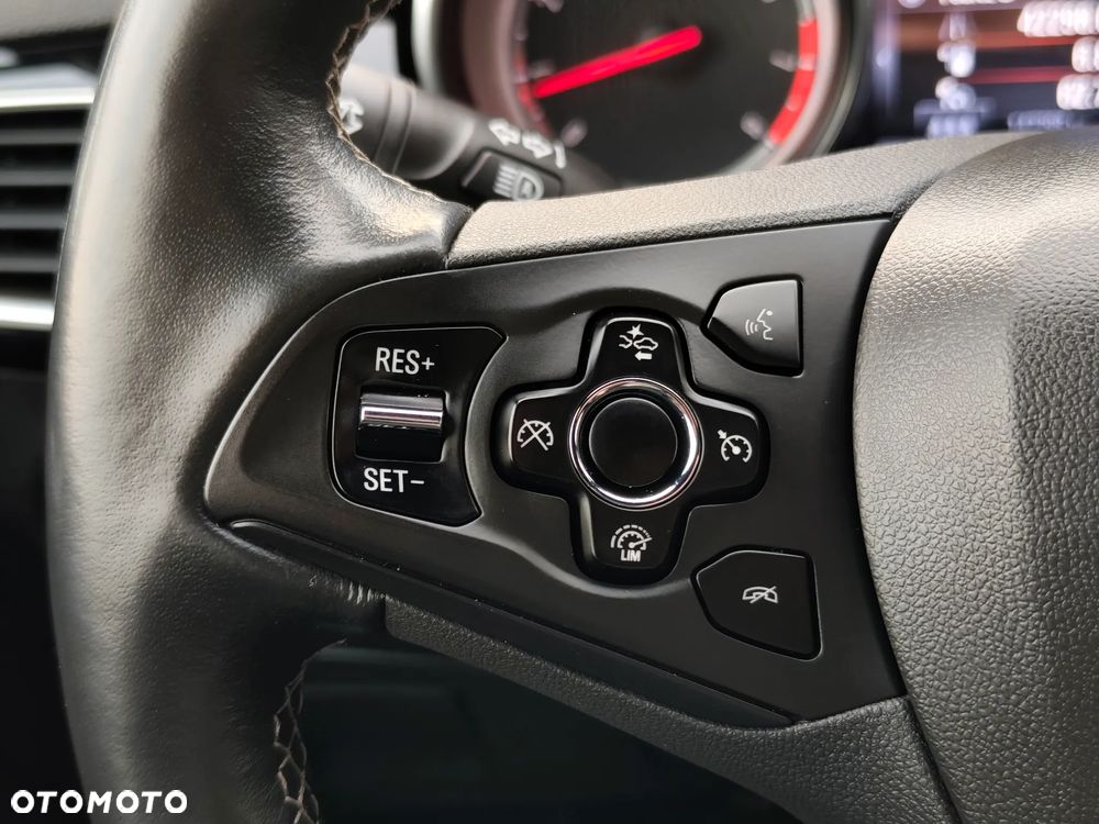 Opel Astra 1.4 Turbo Dynamic - 32