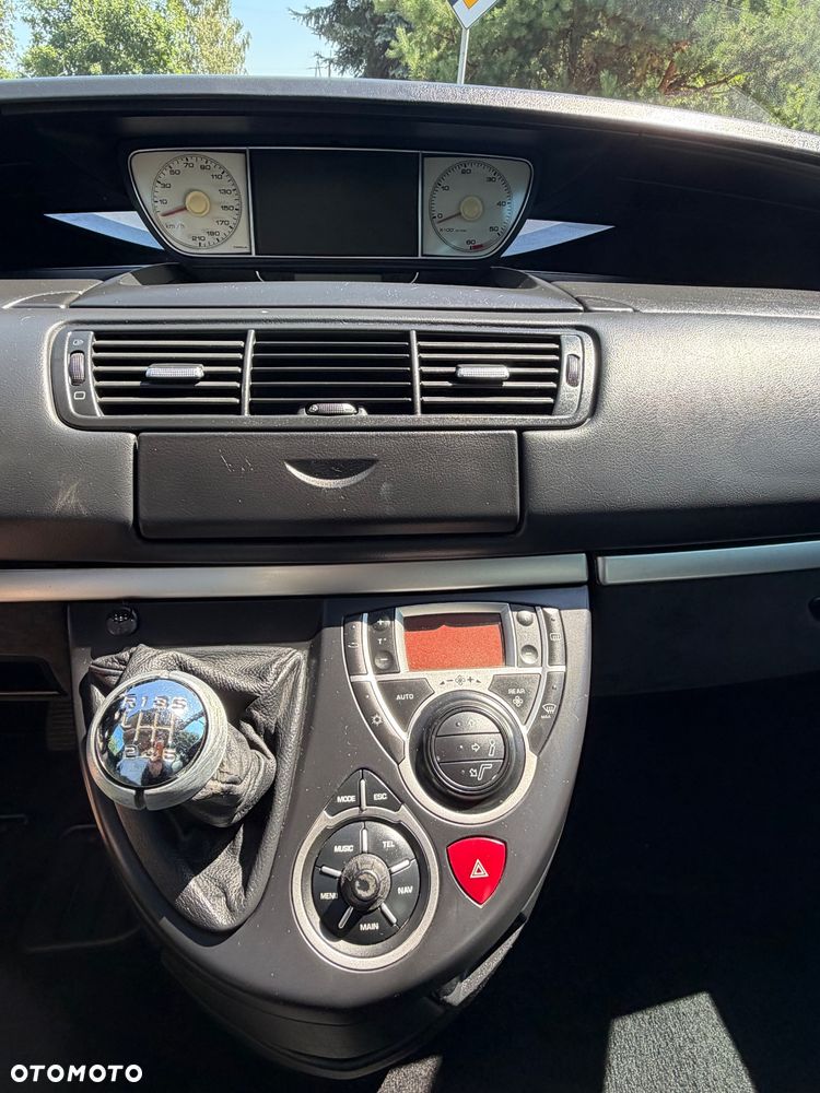 Peugeot 807 2.0 HDi Premium Grand Prix - 19