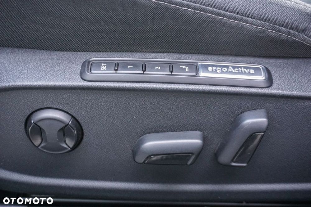 Volkswagen Golf - 20