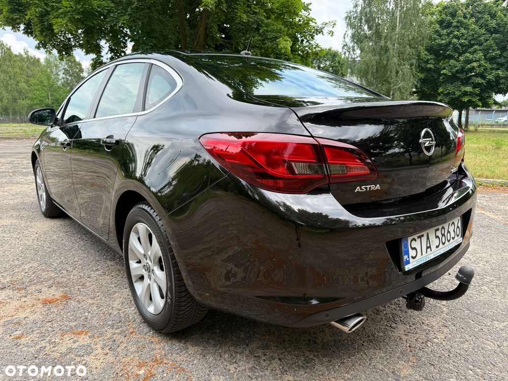 Opel Astra IV 1.4 T Cosmo - 10