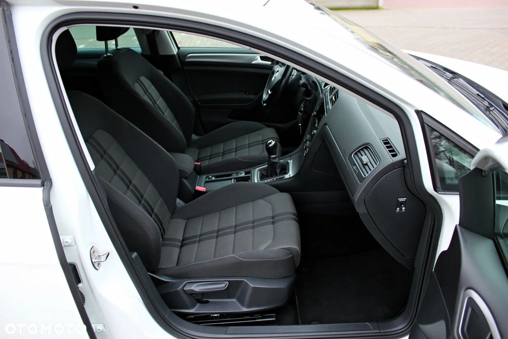 Volkswagen Golf - 16