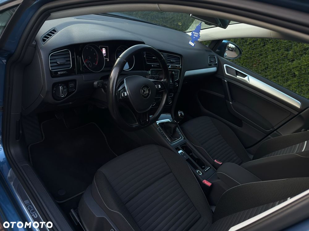 Volkswagen Golf - 8