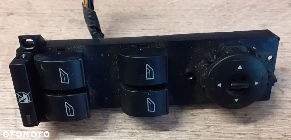 PRZEŁĄCZNIK SZYB DRZWI KIEROWCY FORD FOCUS MK II - 1