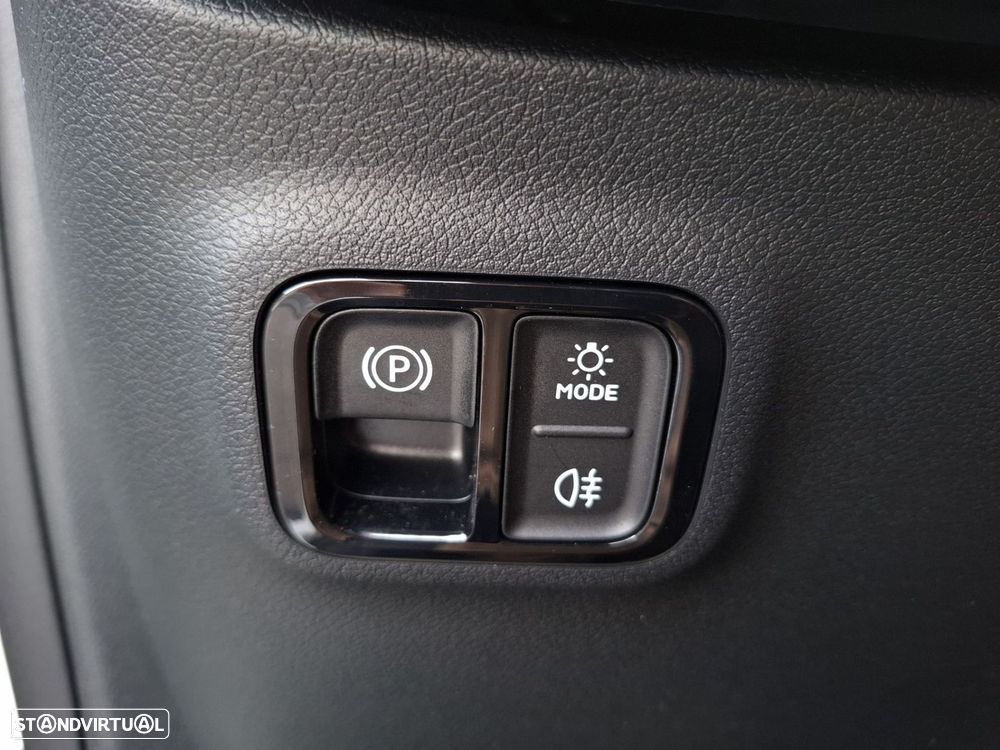 Mercedes-Benz CLA 220 - 20