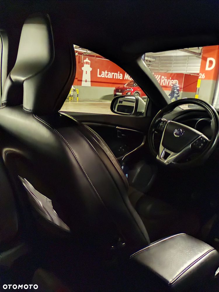 Volvo V40 D2 Drive-E R-Design Momentum - 1