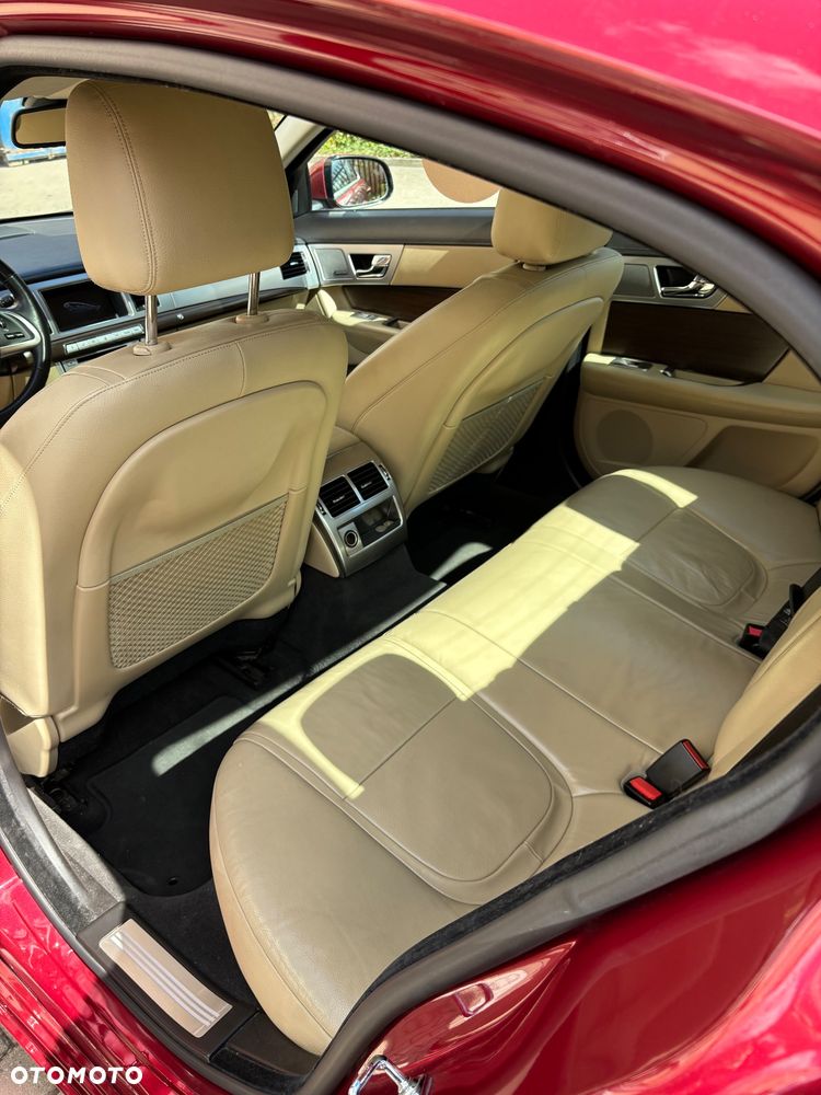 Jaguar XF 2.0 T Luxury - 7