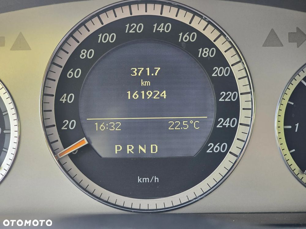 Mercedes-Benz Klasa C 220 CDI DPF Automatik Elegance - 33