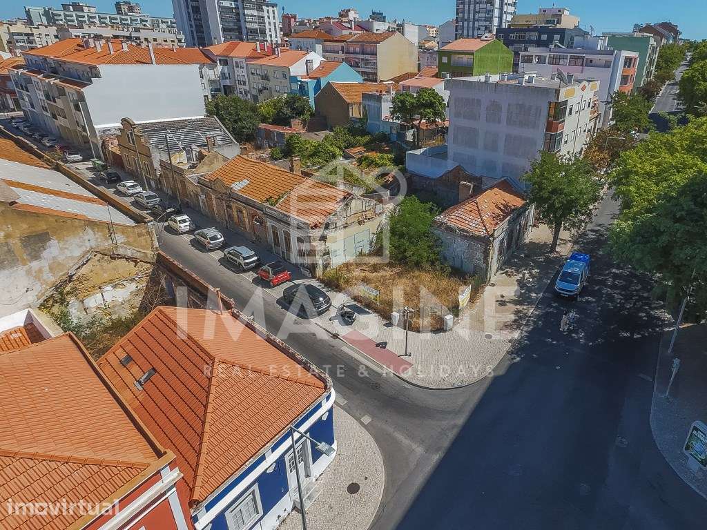 Conjunto de moradias para demolir/reconstruir com 552,40 m² - junto... - Grande imagem: 4/16