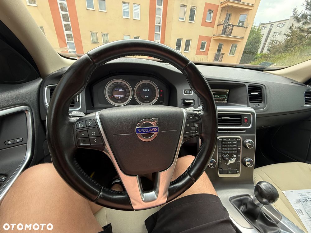 Volvo V60 D4 Momentum - 23