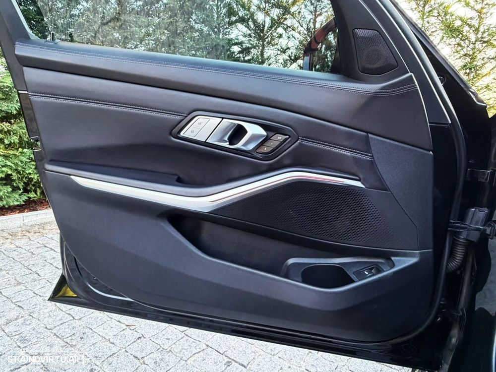 BMW M3 Competition M xDrive - 12
