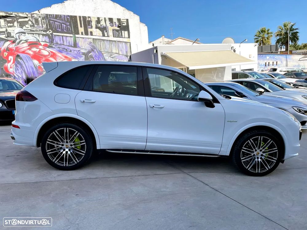 Porsche Cayenne S E-Hybrid - 3