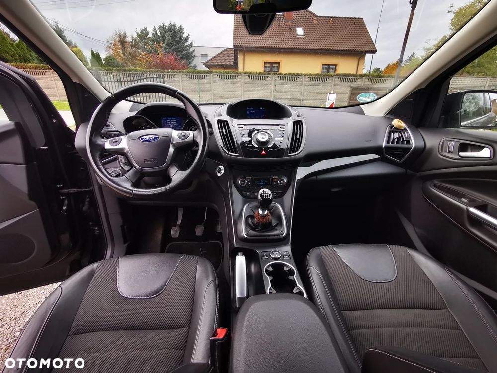 Ford Kuga 1.6 EcoBoost 2x4 Titanium - 9