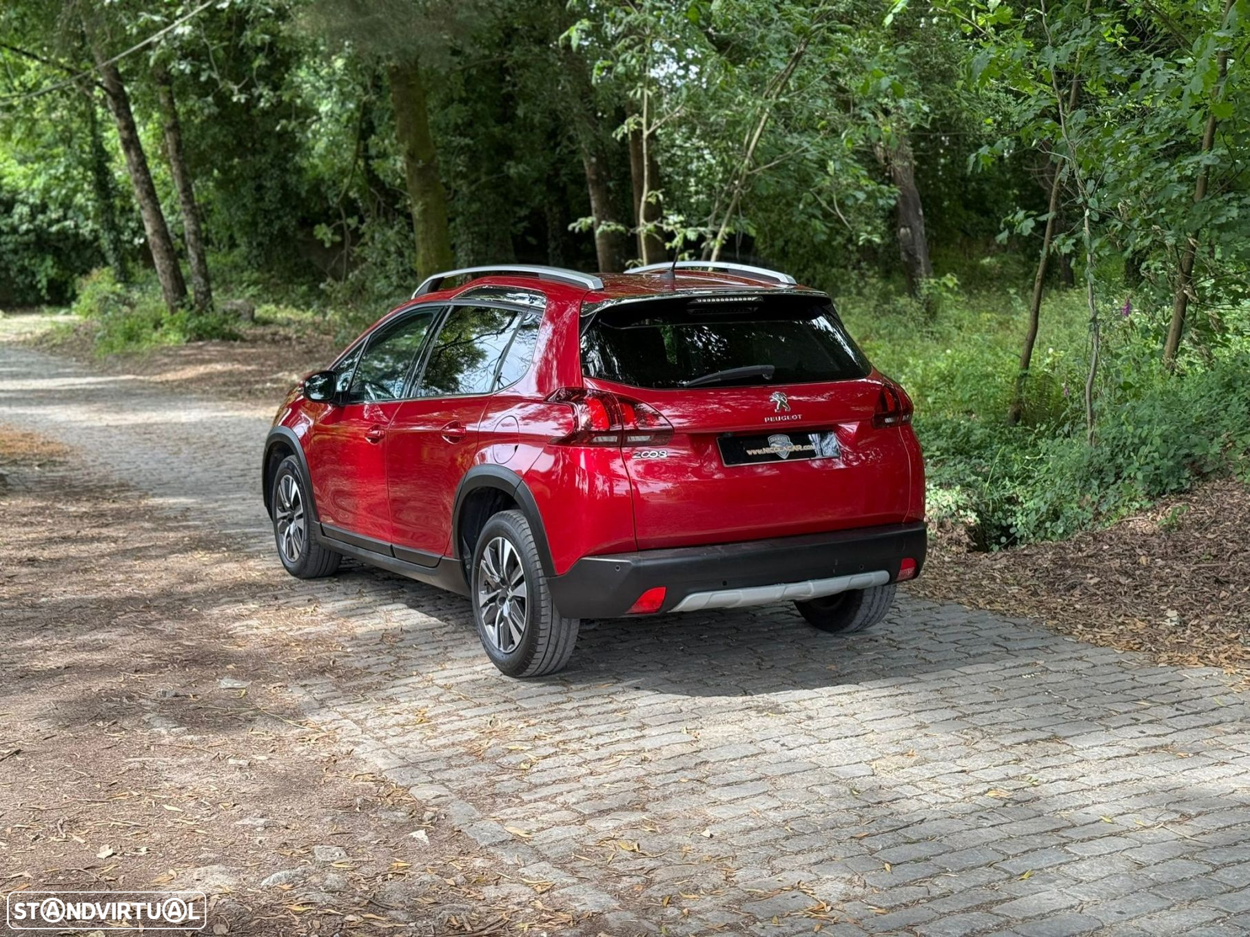 Peugeot 2008 1.2 PureTech Allure EAT6 - 4