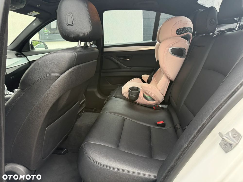 BMW Seria 5 520d xDrive - 17