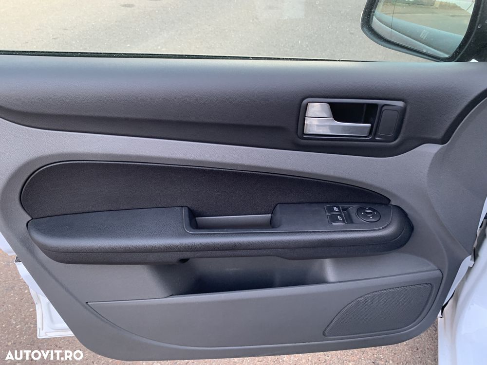 Ford Focus 1.4i Trend - 7