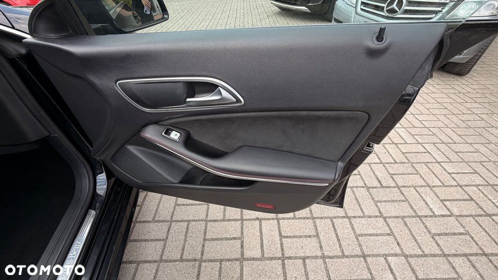 Mercedes-Benz CLA 180 7G-DCT AMG Line - 16
